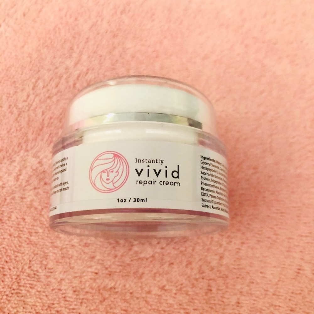 Brand NEW and SEALED Instantly Vivid Repair Cream